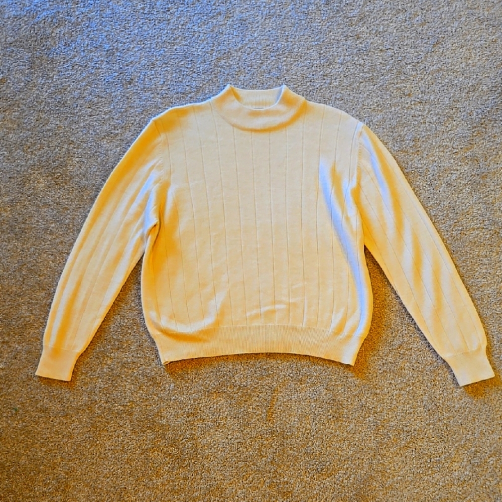 Harvé Benard Sport Women's Pastel Yellow Lightweight Turtleneck Sweater Size M